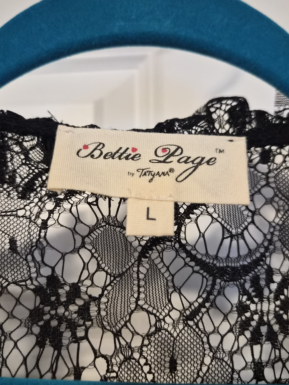 Bettie Page Cropped Lace Bolero - Picture 4 of 9